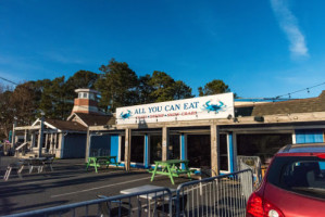 Steamers Restaurant Sports Bar outside