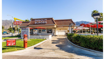 In-n-out Burger outside