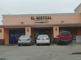 El Quetzal outside