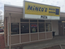 Mineo's Pizza House food