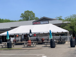 Arch Ii Sports Grill outside