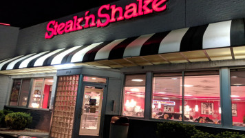 Steak 'n Shake outside