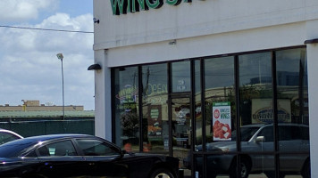 Wingstop outside