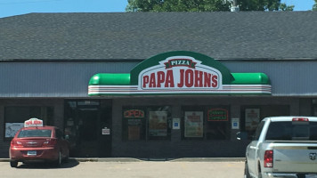 Papa Johns Pizza outside