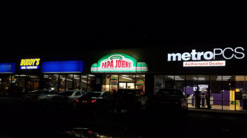 Papa Johns Pizza outside