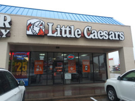 Little Caesars Pizza outside