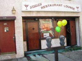 Dazzles Lounge outside