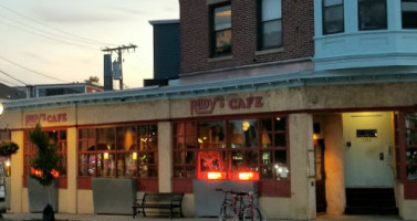 Rudy's Cafe outside