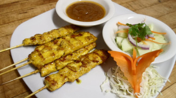 M&p Authentic Thai Cuisine food