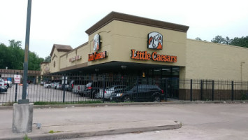 Little Caesars Pizza outside