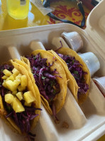 Pica Chica Tacos food