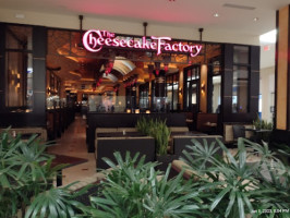 The Cheesecake Factory Orland Park outside