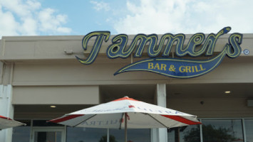 Tanner's And Grill outside