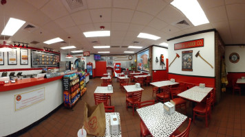 Firehouse Subs Lincoln Commons inside