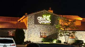 Olive Garden Italian outside