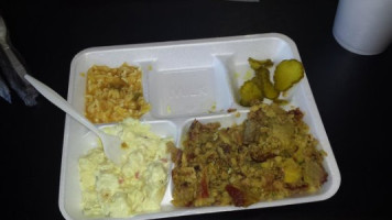 Chester's Barbecue food