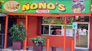 Nonos Tacos outside