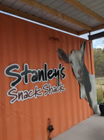 Stanley's Snack Shack outside