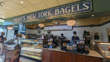 Noah's Ny Bagels outside