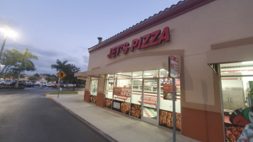 Jet's Pizza outside