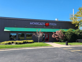 Monical's Pizza outside