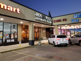 Rosa's Pizza outside