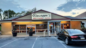 Giuseppe's Brothers Pizza outside