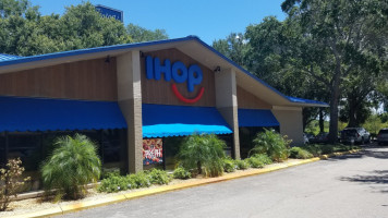 Ihop outside