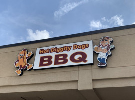 Hot Diggity Dogs Bbq food
