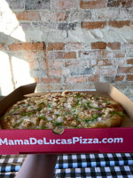 Mama Deluca's food