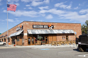 Mission Bbq outside