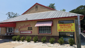 Jackson's Big Oak Barbecue outside
