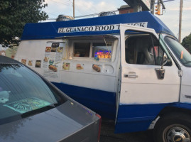 El Guanaco Food Truck outside