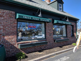 Fresh Pond Seafood outside