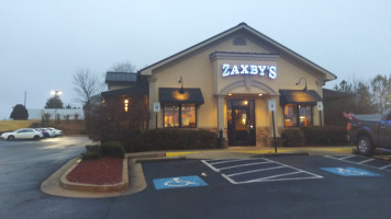 Zaxby's Chicken Fingers Buffalo Wings outside