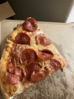 Gus's New York Pizza food