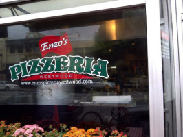 Enzo's Pizzeria outside