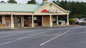 Pizza Hut outside