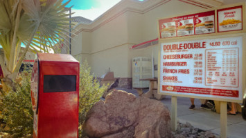 In-n-out Burger outside