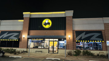 Buffalo Wild Wings outside