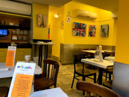 Meli-melo Creperie, Juice And Catering inside