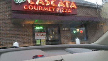 Cascata Gourmet Pizza outside