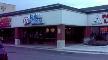 Baskin-robbins outside