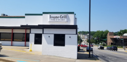 Towne Grill outside