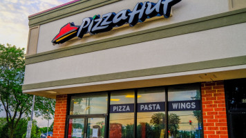 Pizza Hut outside