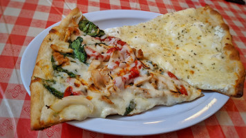 Vittorio's Pizza food