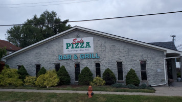 Eve's Pizza outside
