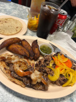 La Isla Cafeteria Salvadorena food