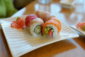 Momiji Sushi food