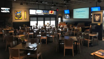 Buffalo Wild Wings Lake Orion inside